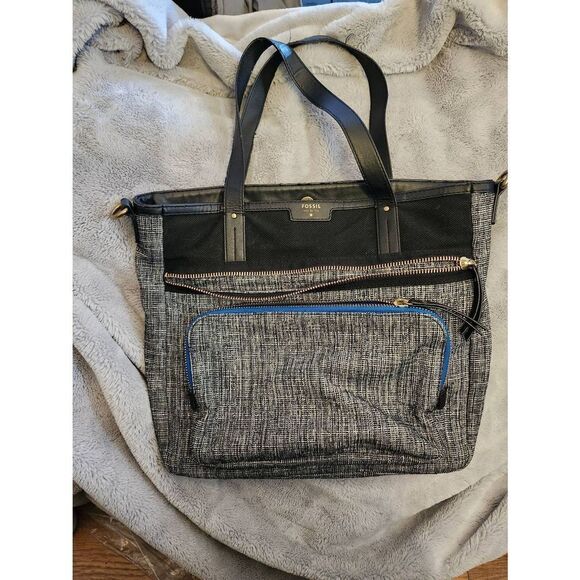 This Fossil handbag is a stylish choice for women who appreciate a combination o - Picture 1 of 7